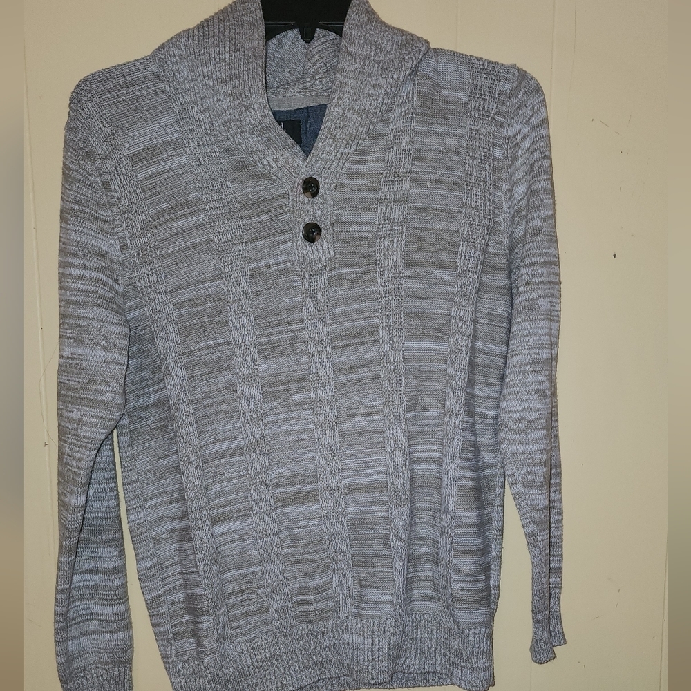 Method, Medium, Tan and white Men's Sweater.
